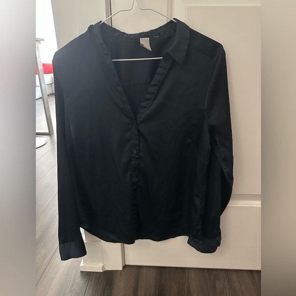 Dress shirt/blouse satin, barely used - Picture 1 of 4